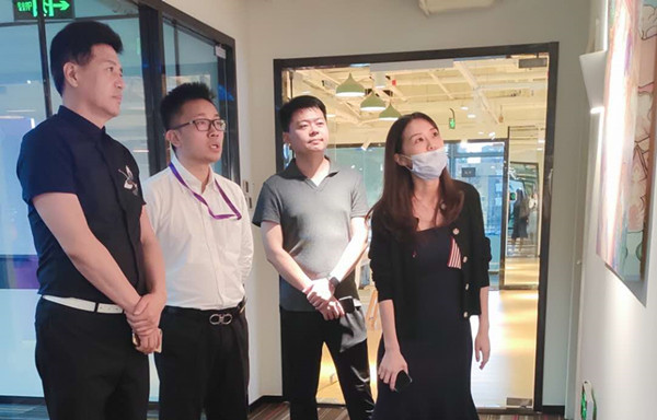 参观茉莉科技创新集团总部.jpg